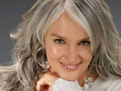 Γκρίζα μαλλιά και μακιγιάζ